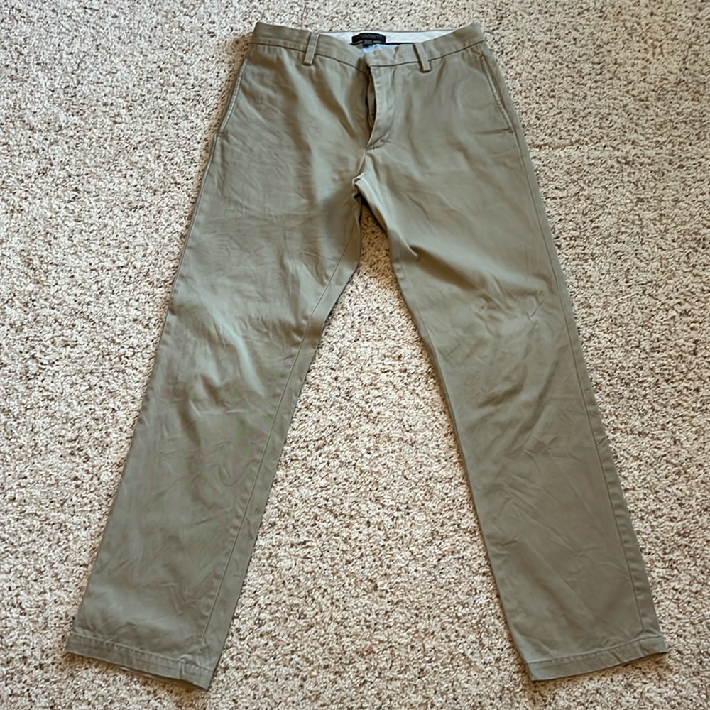 Banana Republic men’s chino, color khaki, 30x32